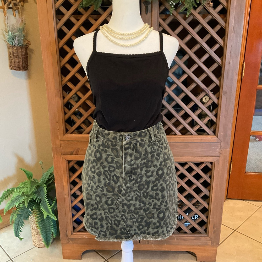 Umgee Womens Large leopard print skirt